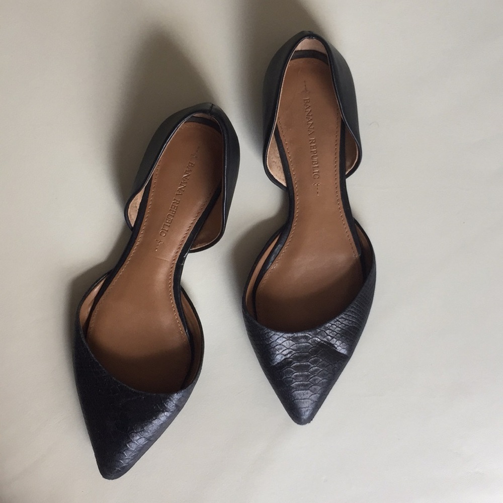 Banana republic black snakeskin leather flats